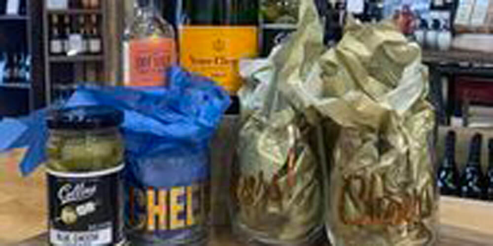 Gift set that includes wine and pickles